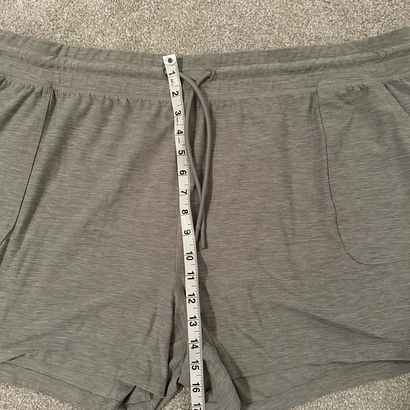 MTA Sport Gray Women's Shorts Size 3X EUC - Picture 6 of 9